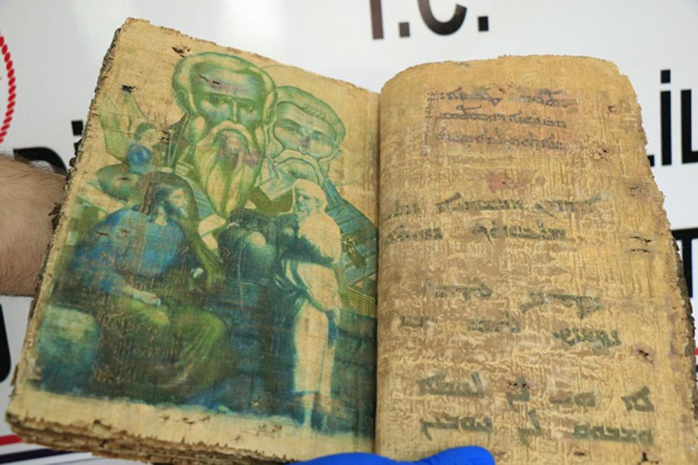 Diyarbakır'da bin 400 yıllık kitap ele geçirildi